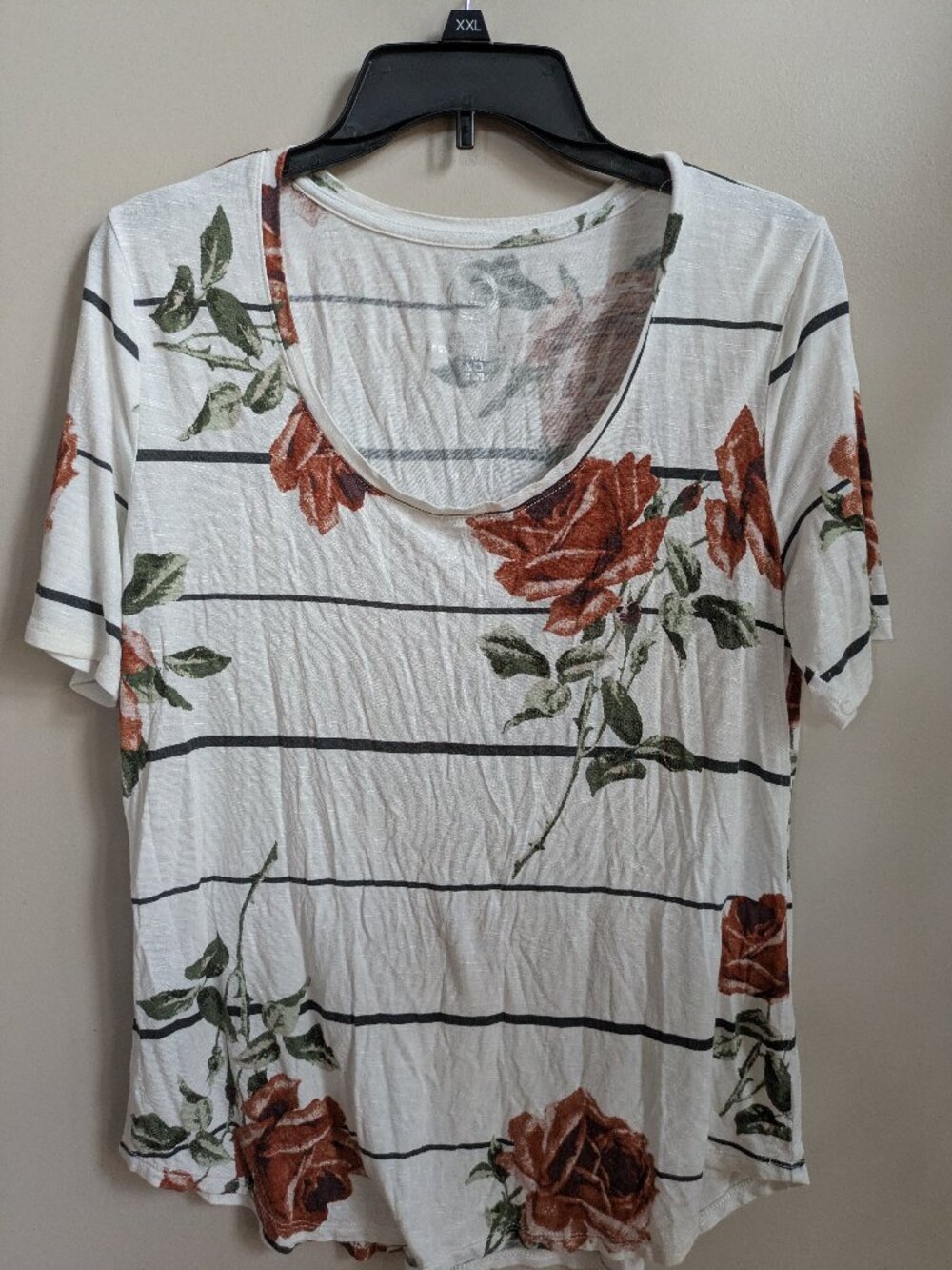 Maurices Women’s Floral Scoop Neck Tee Ivory Stripe Floral Sz M #409